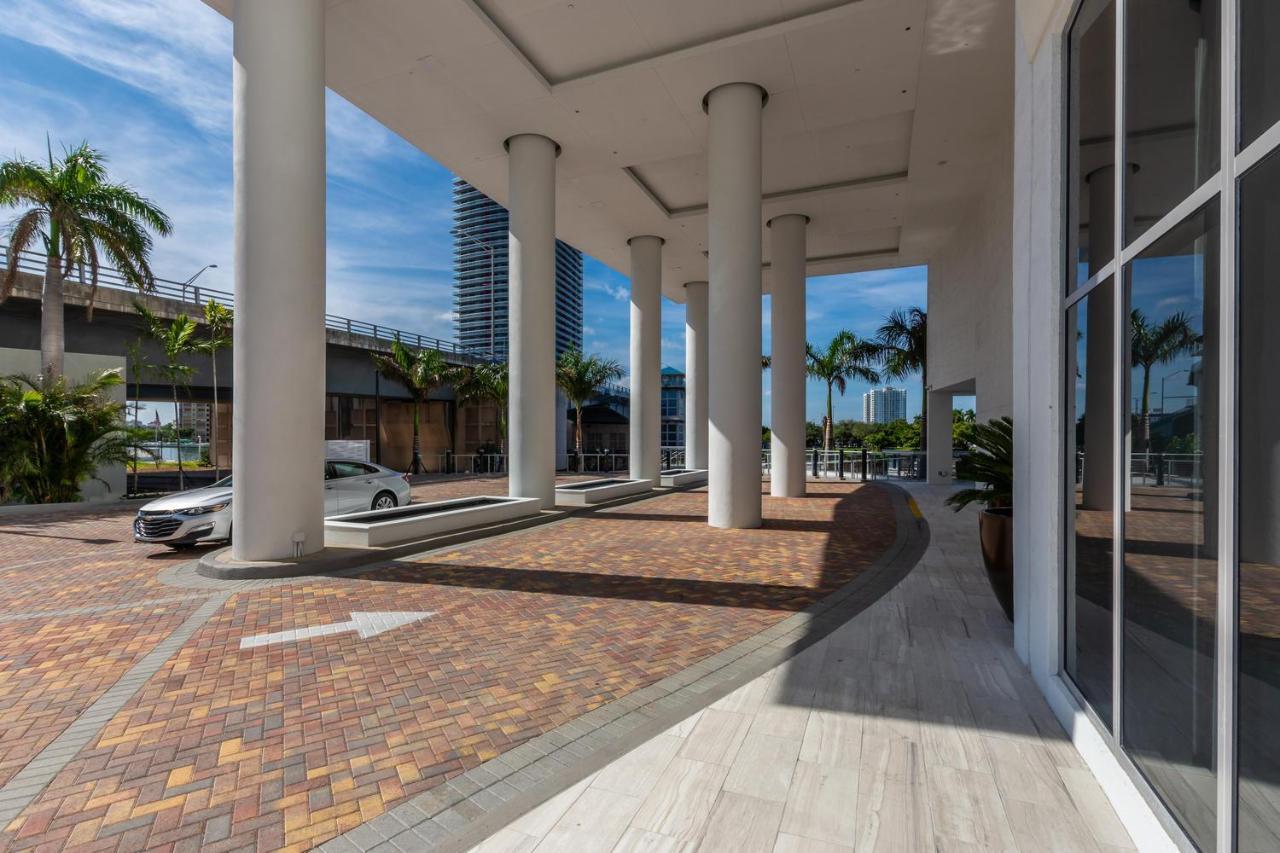 Espectacular Condo Esquina Beach House Hollywood Apartamento Luaran gambar