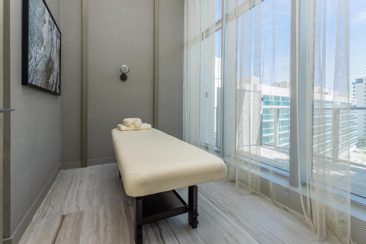 Espectacular Condo Esquina Beach House Hollywood Apartamento Luaran gambar
